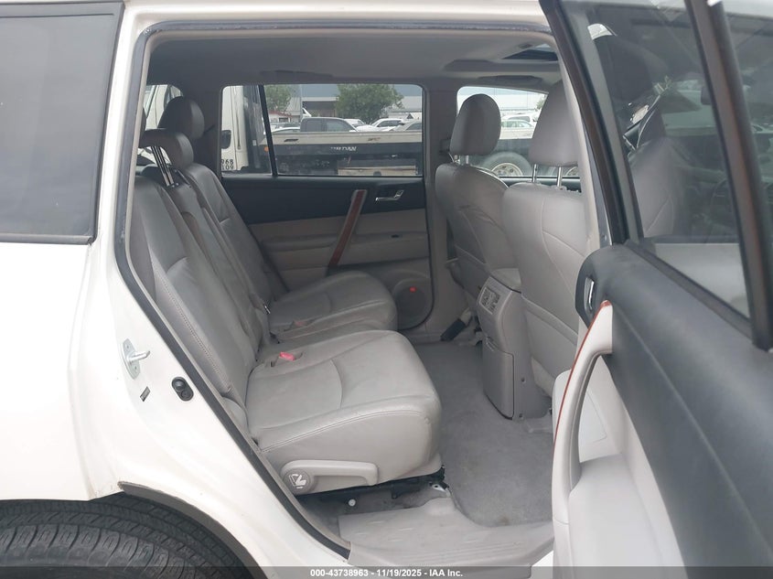 2008 Toyota Highlander Limited VIN: JTEDS42A582004677 Lot: 43738963