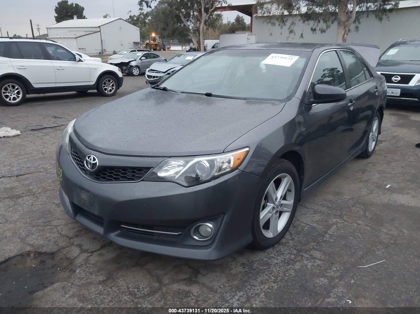 4T1BF1FK2EU470483 2014 TOYOTA CAMRY photo no. 2