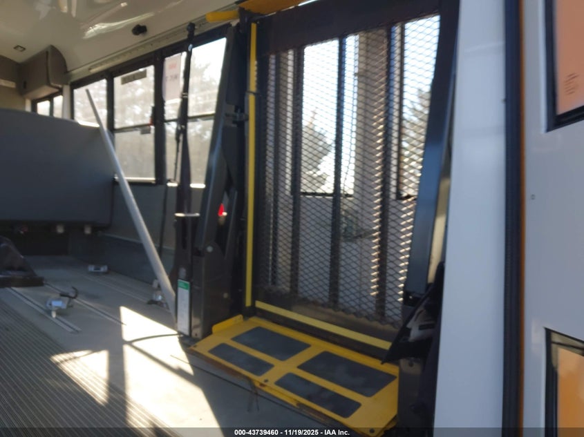 2021 Chevrolet Express Cutaway 4500 Van VIN: 1HA6GUB7XMN006335 Lot: 43739460