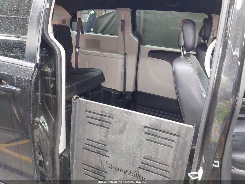 2018 Dodge Grand Caravan Sxt VIN: 2C4RDGCG6JR326891 Lot: 43739473