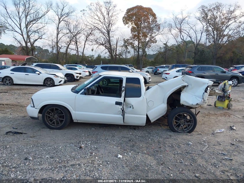 2001 GMC Sonoma Sls VIN: 1GTCS19W418143217 Lot: 43739573