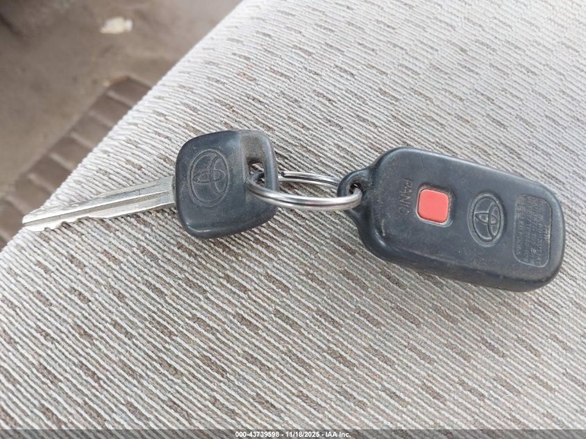 2004 Toyota Camry Le VIN: 4T1BE32K04U304353 Lot: 43739598