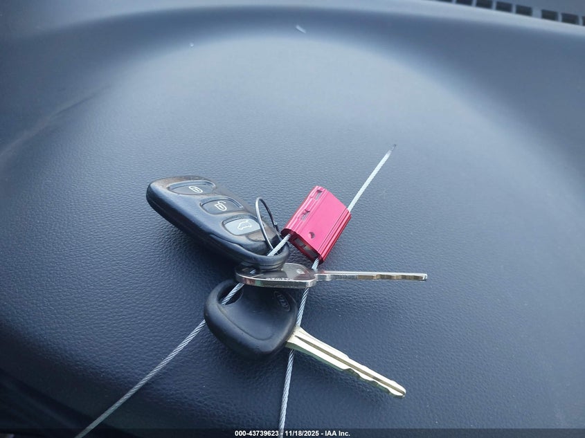 2009 Kia Rondo Lx VIN: KNAFG528897261500 Lot: 43739623