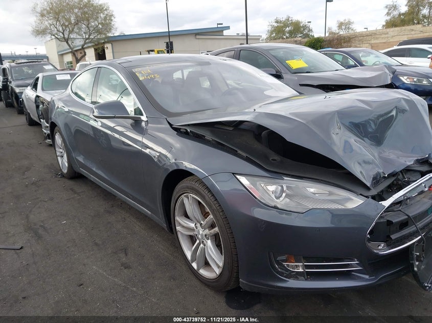 2014 Tesla Model S P85 VIN: 5YJSA1H13EFP50493 Lot: 43739752