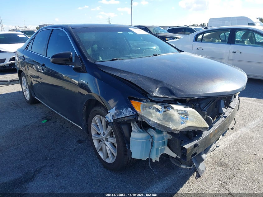 TOYOTA CAMRY HYBRID XLE