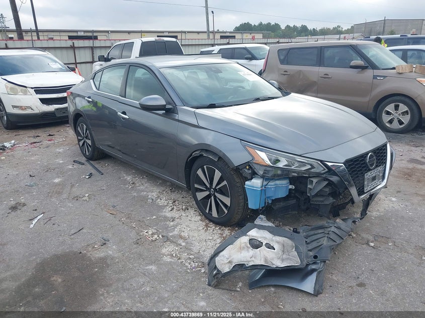 NISSAN ALTIMA SV FWD