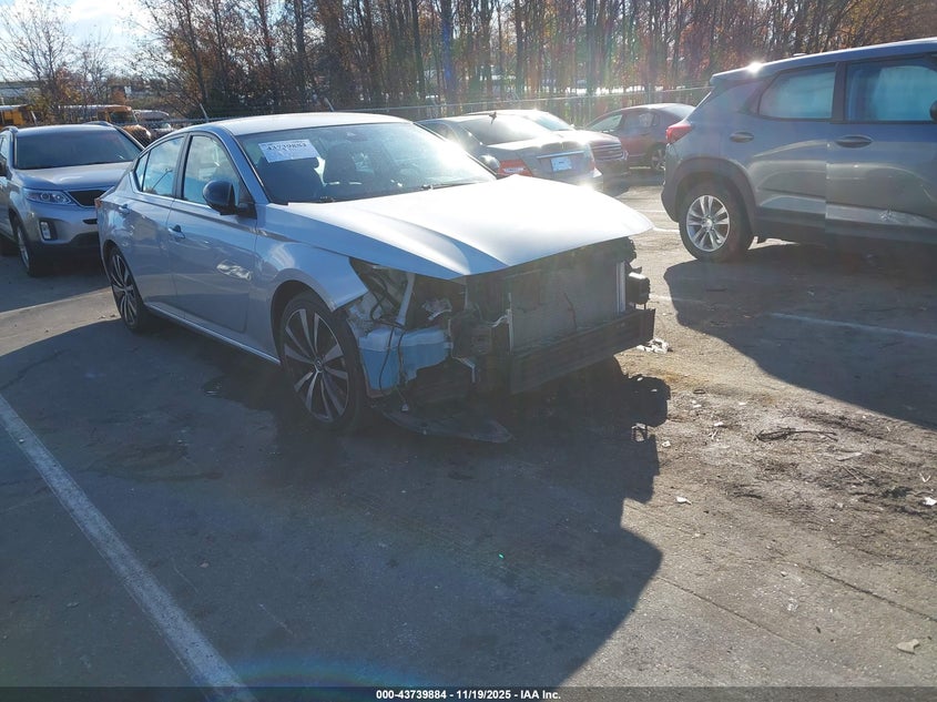 NISSAN ALTIMA SR FWD