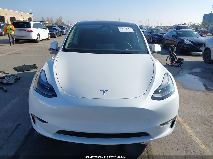 2023 Tesla Model Y Awd/Long Range Dual Motor All-Wheel Drive VIN: 7SAYGDEEXPF959687 Lot: 43739905