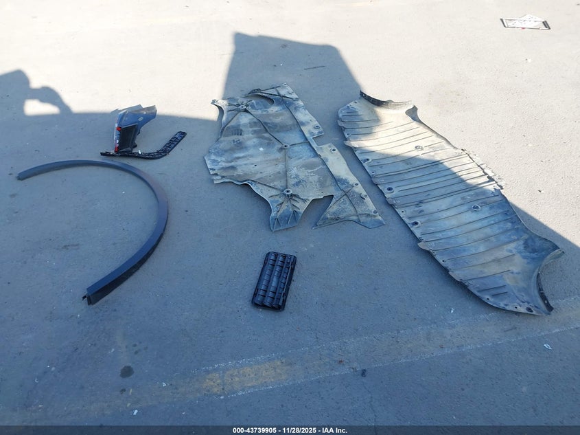 2023 Tesla Model Y Awd/Long Range Dual Motor All-Wheel Drive VIN: 7SAYGDEEXPF959687 Lot: 43739905