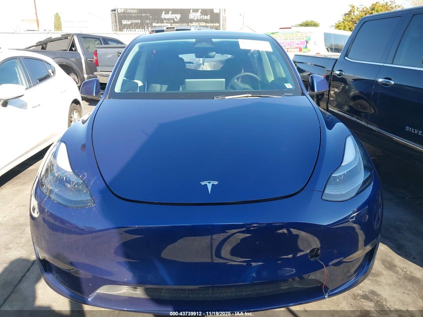2025 Tesla Model Y Long Range Dual Motor All-Wheel Drive VIN: 7SAYGDEE1SF284997 Lot: 43739912