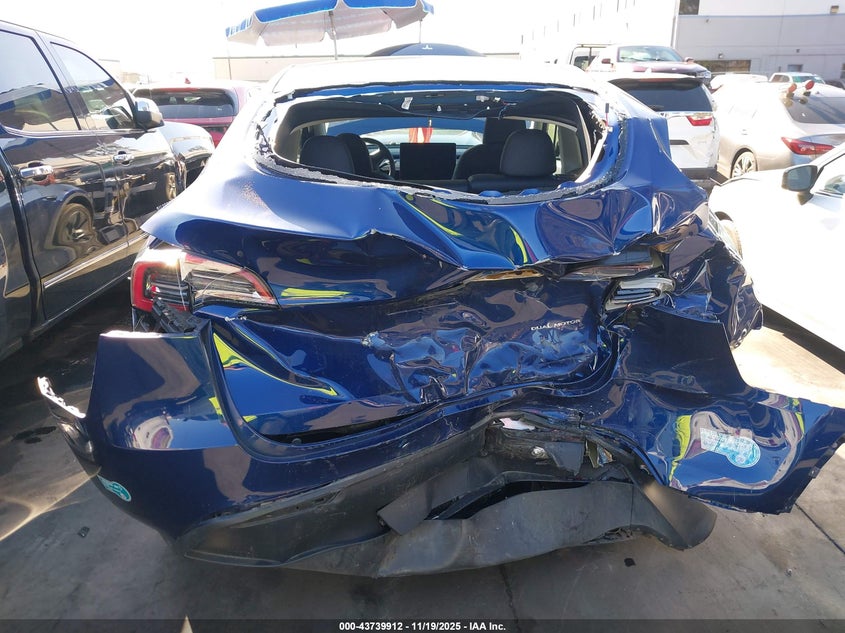 2025 Tesla Model Y Long Range Dual Motor All-Wheel Drive VIN: 7SAYGDEE1SF284997 Lot: 43739912