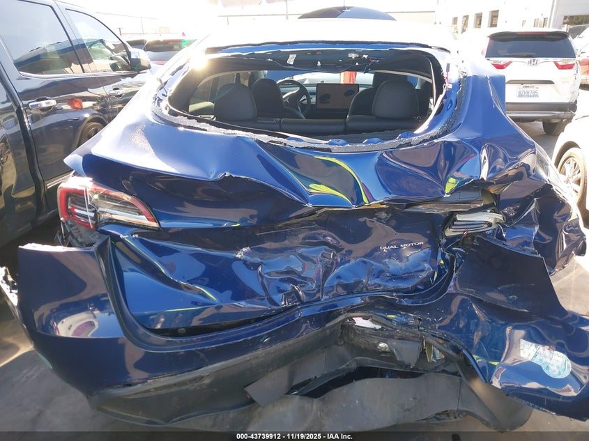 2025 Tesla Model Y Long Range Dual Motor All-Wheel Drive VIN: 7SAYGDEE1SF284997 Lot: 43739912