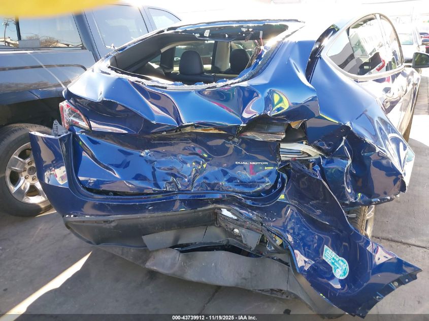 2025 Tesla Model Y Long Range Dual Motor All-Wheel Drive VIN: 7SAYGDEE1SF284997 Lot: 43739912