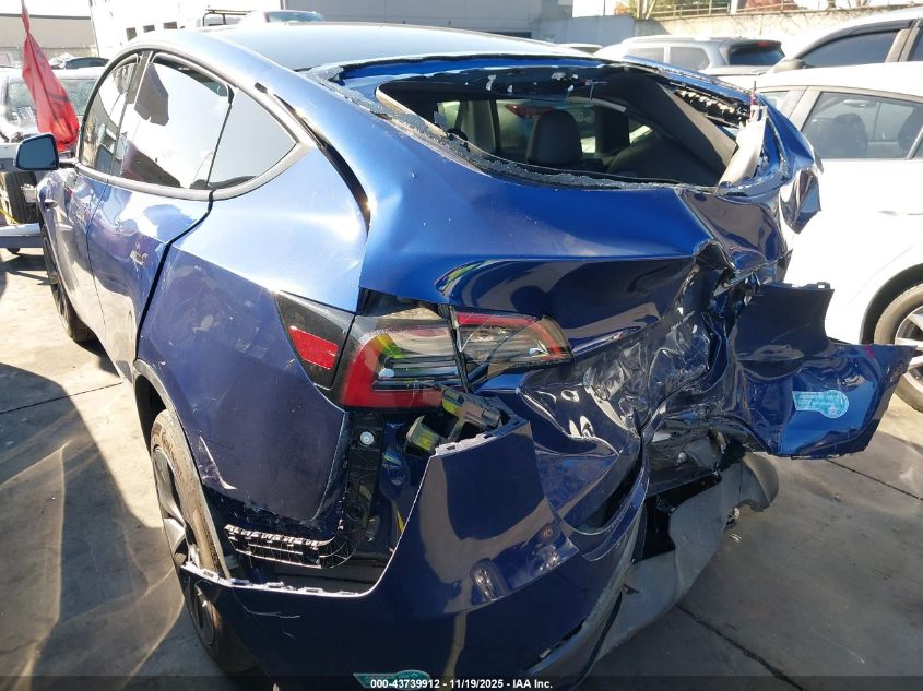 2025 Tesla Model Y Long Range Dual Motor All-Wheel Drive VIN: 7SAYGDEE1SF284997 Lot: 43739912