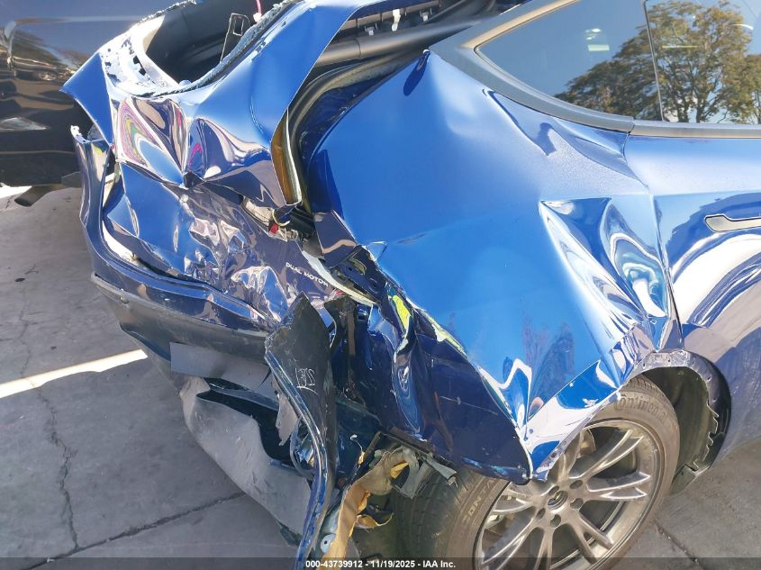 2025 Tesla Model Y Long Range Dual Motor All-Wheel Drive VIN: 7SAYGDEE1SF284997 Lot: 43739912