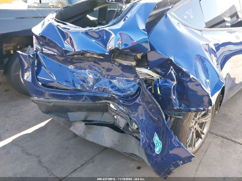 2025 Tesla Model Y Long Range Dual Motor All-Wheel Drive VIN: 7SAYGDEE1SF284997 Lot: 43739912