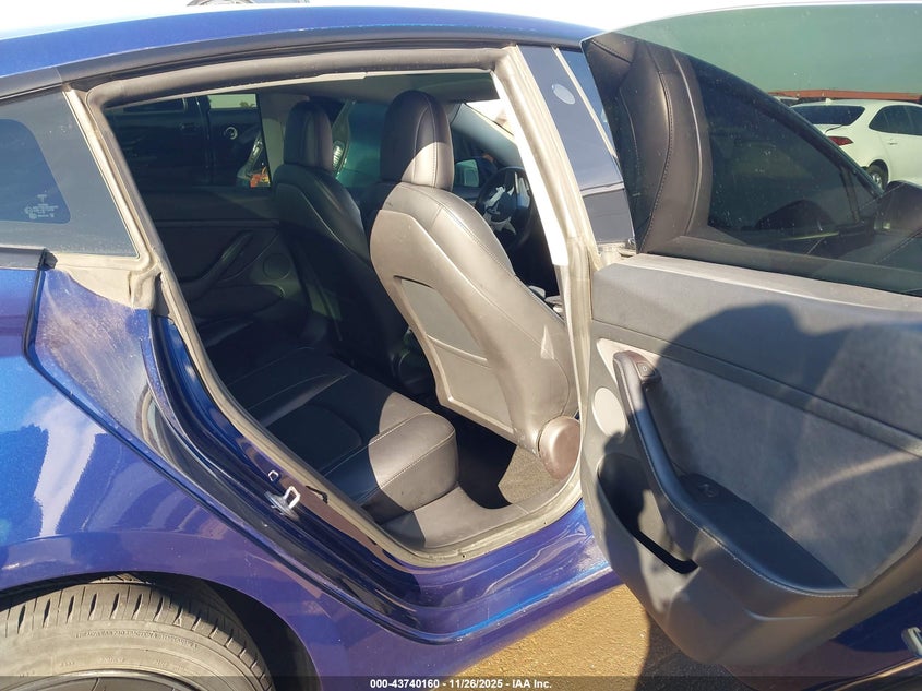 2022 Tesla Model 3 Long Range Dual Motor All-Wheel Drive VIN: 5YJ3E1EB2NF351807 Lot: 43740160