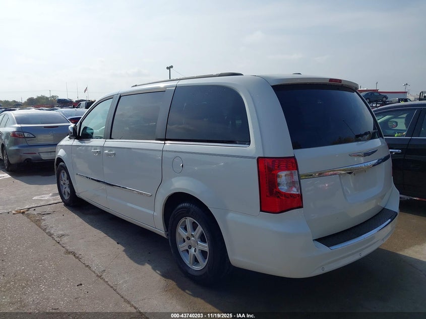 2011 Chrysler Town & Country Touring-L VIN: 2A4RR8DG4BR690051 Lot: 43740203