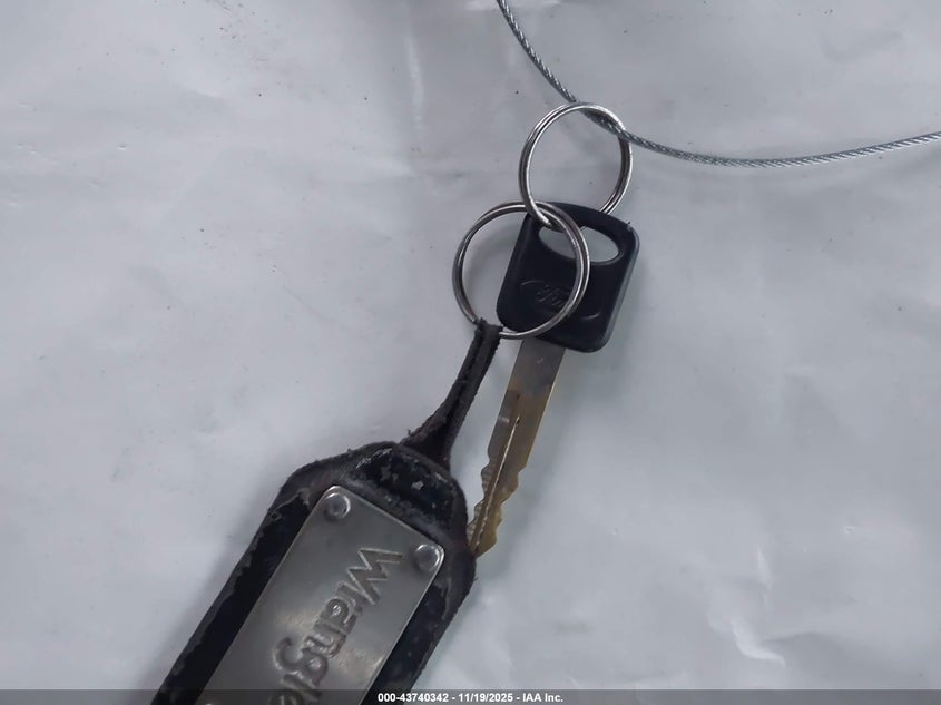 2001 Ford F-250 Lariat/Xl/Xlt VIN: 1FTNX20F21ED51885 Lot: 43740342