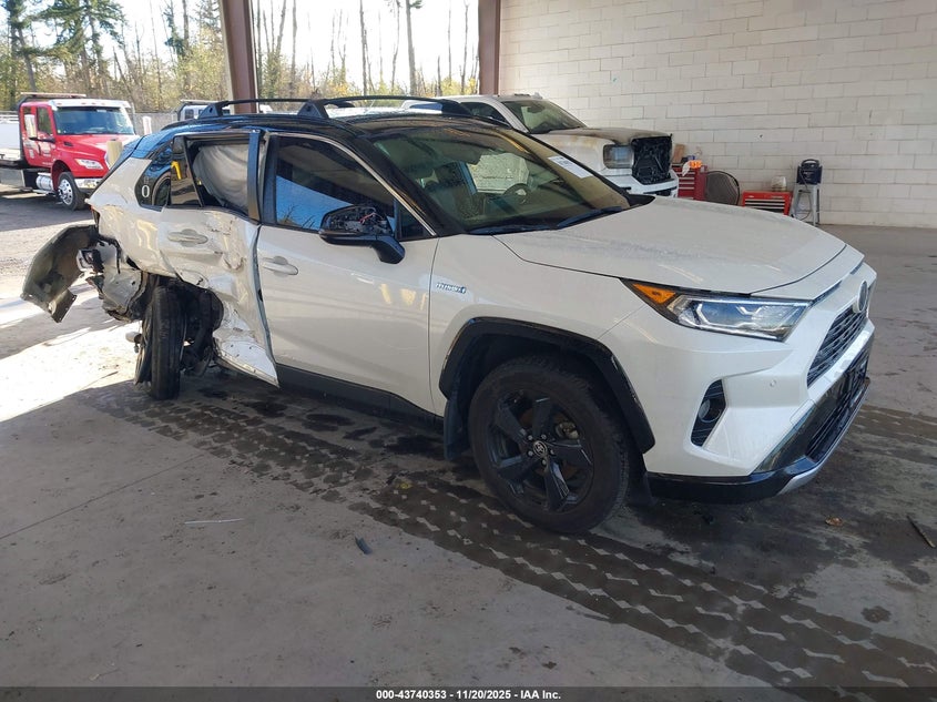 TOYOTA RAV4 HYBRID XSE