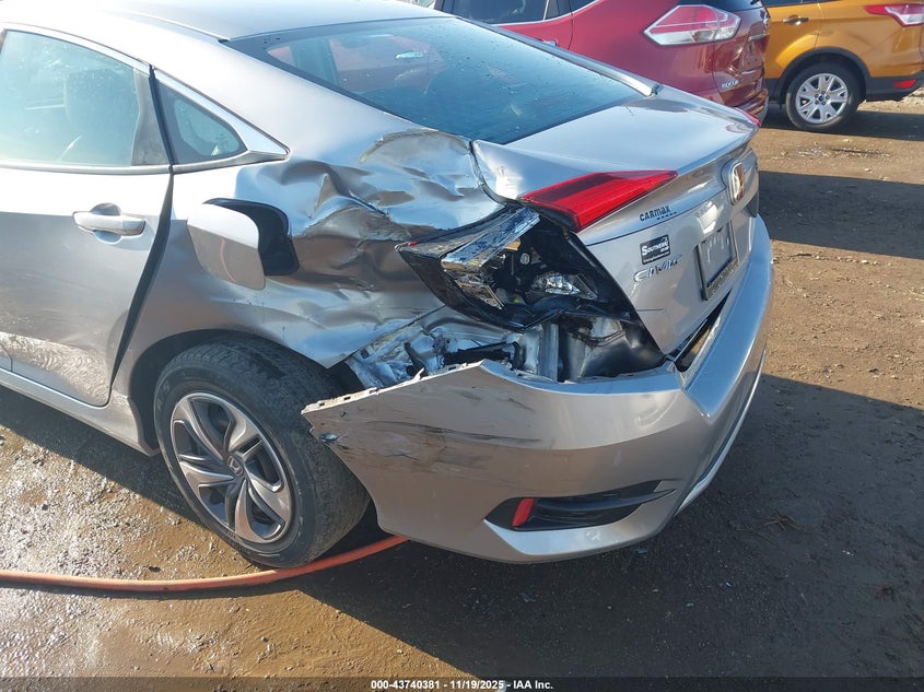 2019 HONDA CIVIC auction photo 6