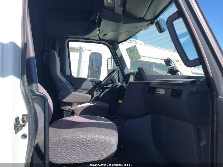 2018 International Lt VIN: 3HSDZAPR0JN355557 Lot: 43740396