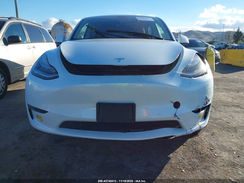 2022 Tesla Model Y Long Range Dual Motor All-Wheel Drive VIN: 7SAYGDEE1NF434806 Lot: 43740413