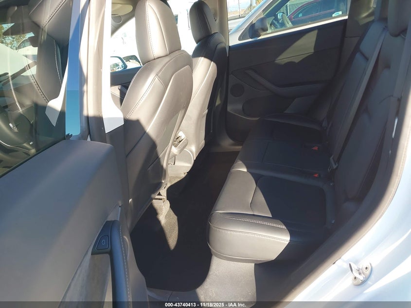 2022 Tesla Model Y Long Range Dual Motor All-Wheel Drive VIN: 7SAYGDEE1NF434806 Lot: 43740413