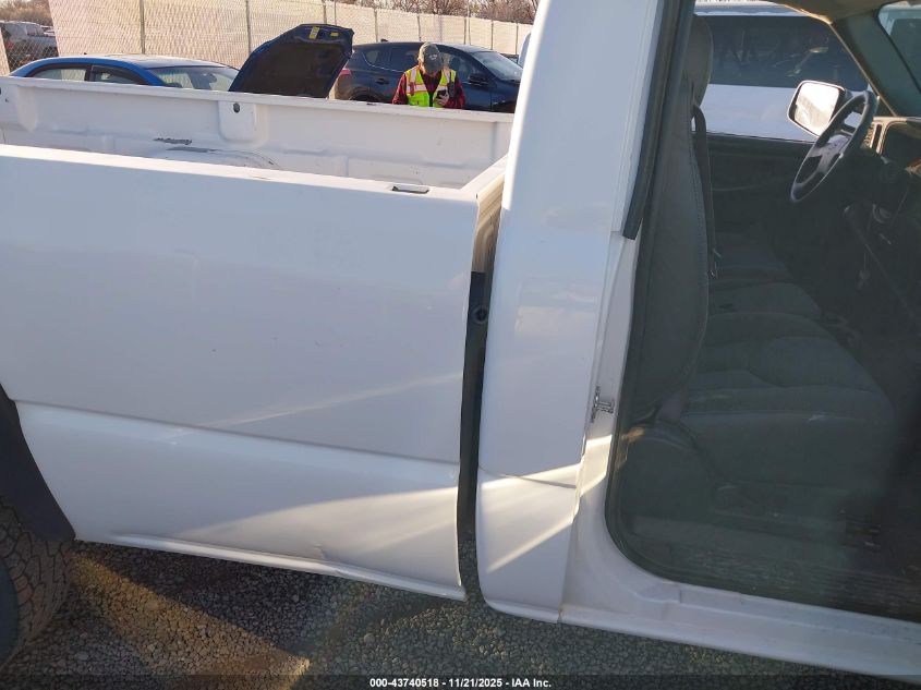 2006 Chevrolet Silverado 2500Hd Work Truck VIN: 1GCHC24U46E284683 Lot: 43740518