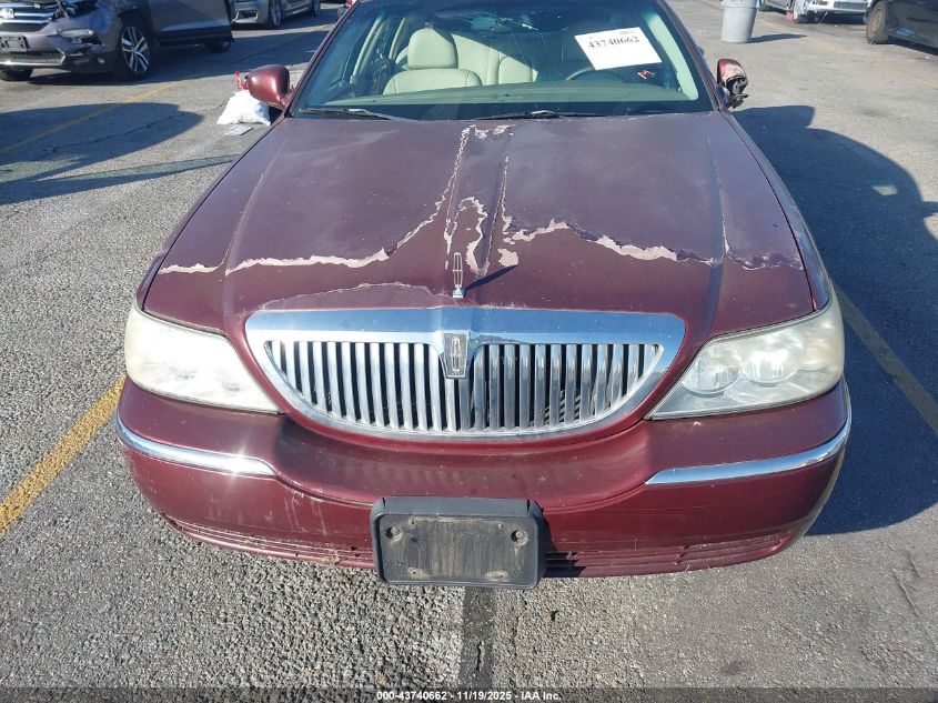 2004 Lincoln Town Car Signature VIN: 1LNHM81W64Y619231 Lot: 43740662