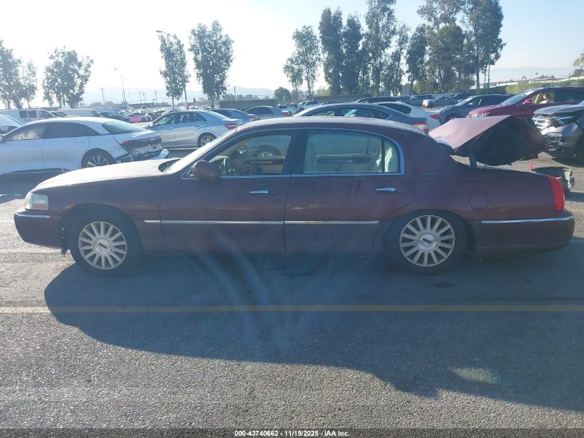 2004 Lincoln Town Car Signature VIN: 1LNHM81W64Y619231 Lot: 43740662