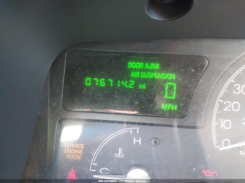 2004 Lincoln Town Car Signature VIN: 1LNHM81W64Y619231 Lot: 43740662