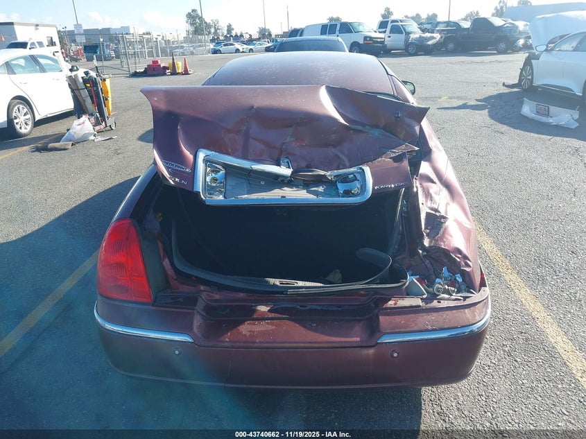 2004 Lincoln Town Car Signature VIN: 1LNHM81W64Y619231 Lot: 43740662