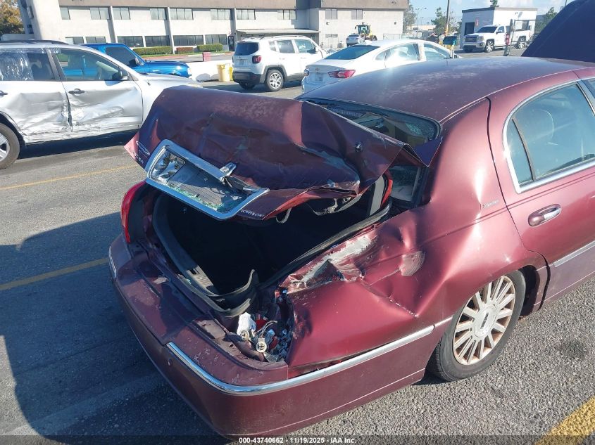 2004 Lincoln Town Car Signature VIN: 1LNHM81W64Y619231 Lot: 43740662