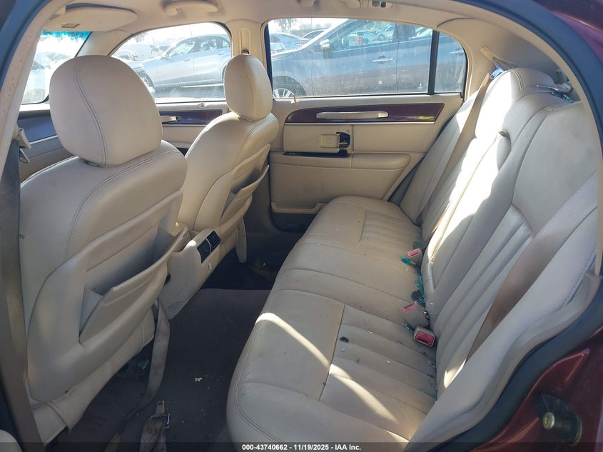 2004 Lincoln Town Car Signature VIN: 1LNHM81W64Y619231 Lot: 43740662