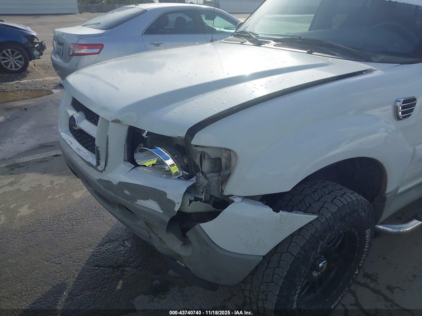 2001 Ford Explorer Sport Trac VIN: 1FMZU67E41UC08243 Lot: 43740740