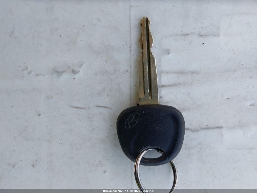 2004 Hyundai Elantra Gls/Gt VIN: KMHDN46D44U869179 Lot: 43740782