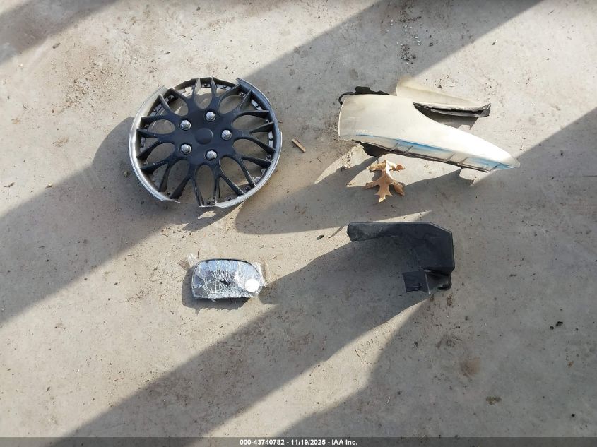 2004 Hyundai Elantra Gls/Gt VIN: KMHDN46D44U869179 Lot: 43740782