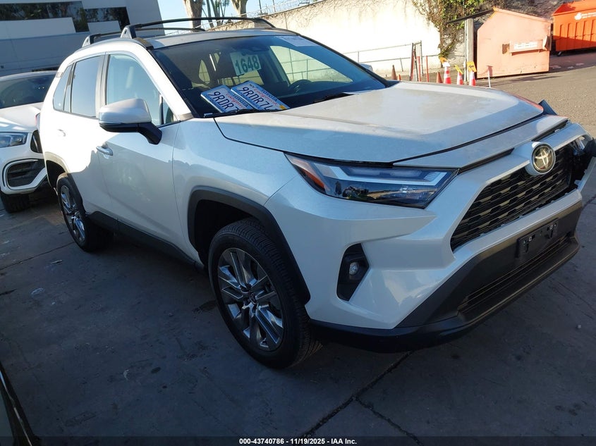 TOYOTA RAV4 XLE PREMIUM