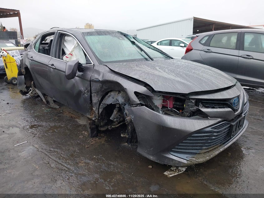 TOYOTA CAMRY HYBRID XLE