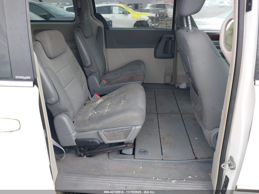 2010 Chrysler Town & Country Touring VIN: 2A4RR5D14AR249061 Lot: 43740914