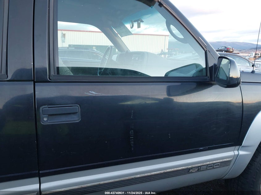 1995 Chevrolet Suburban K1500 VIN: 1GNFK16K3SJ394343 Lot: 43740931