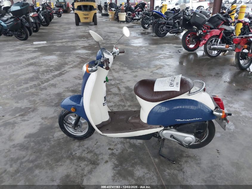 JH2AF60052K001651 2002 HONDA CHF photo no. 2