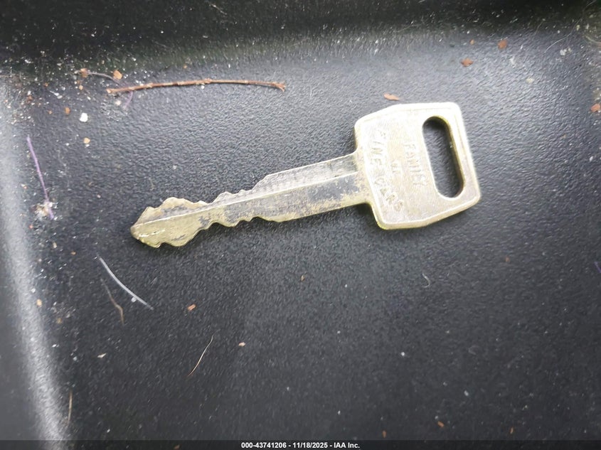 1990 Ford Thunderbird VIN: 1FAPP6040LH137192 Lot: 43741206