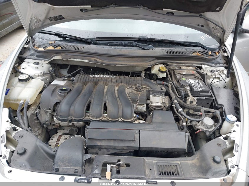 2010 Volvo V50 2.4I VIN: YV1382MW3A2568405 Lot: 43741251