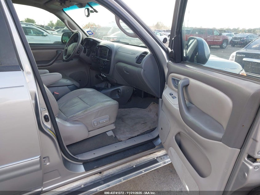 5TDZT34A93S195469 2003 TOYOTA SEQUOIA photo no. 5