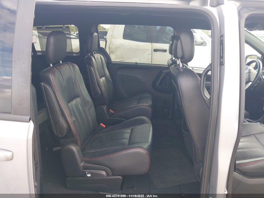 2017 Dodge Grand Caravan Gt VIN: 2C4RDGEG8HR825375 Lot: 43741386