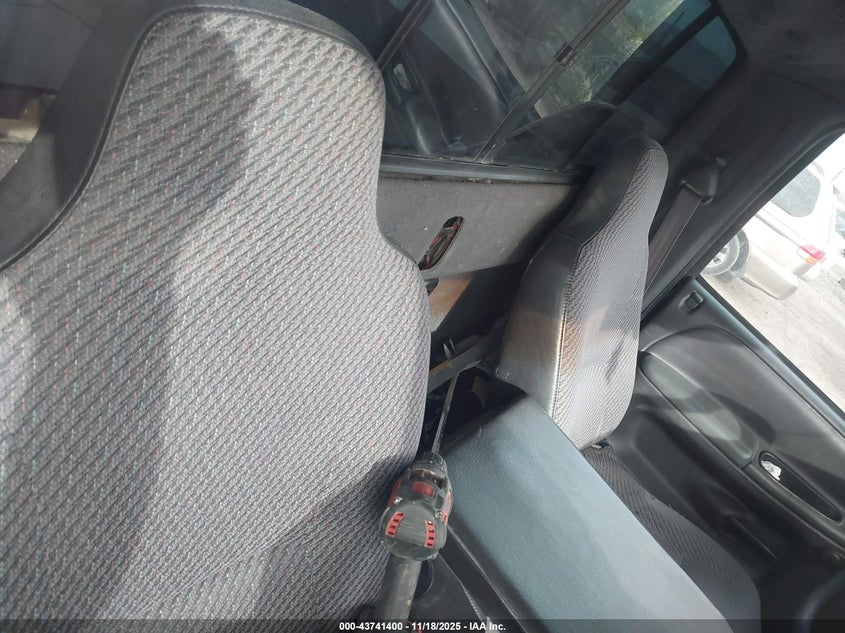 2001 Dodge Ram 1500 VIN: 1B7HC16X11S281932 Lot: 43741400