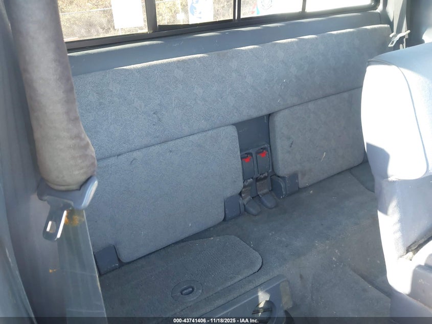 2000 Toyota Tacoma VIN: 4TAVL52N4YZ620808 Lot: 43741406