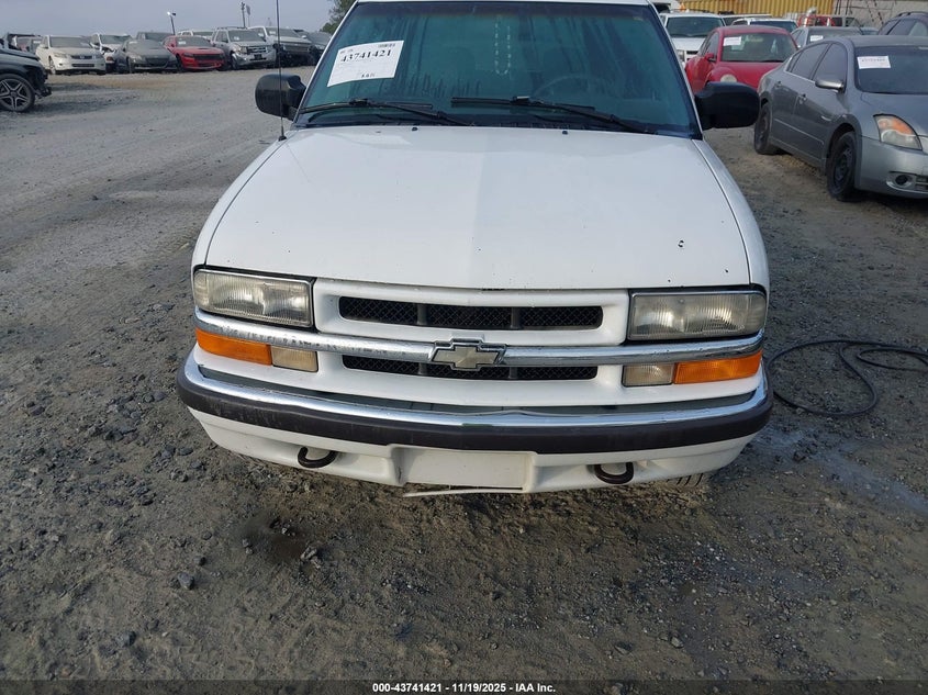 1998 Chevrolet Blazer Lt VIN: 1GNDT13W2W2176616 Lot: 43741421
